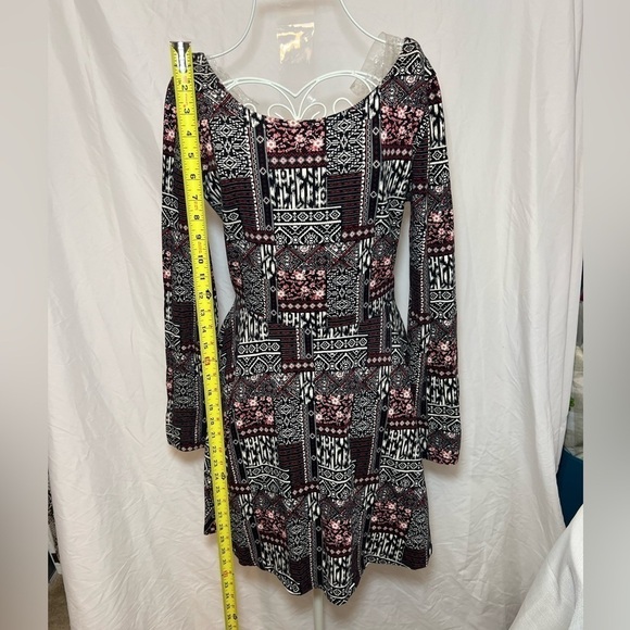 Forever 21 Skater Dress Long Sleeves - Size Medium - Picture 2 of 6